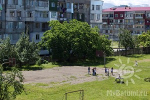 Школьный двор. Район БНЗ в Батуми