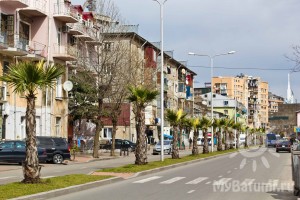 Улица Пиросмани - это тоже район озера Ардагани