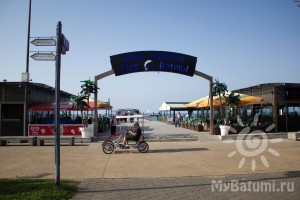 Осень. Новый бульвар в Батуми