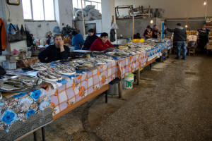 Отдел свежей рыбы. Продуктовый рынок "Парехи" в Батуми.