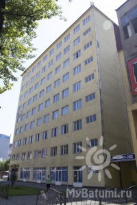 Здание школы Евро-2000 в Батуми